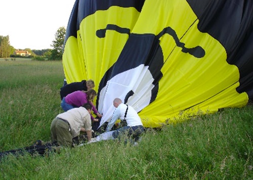 Préparation vol en montgolfière