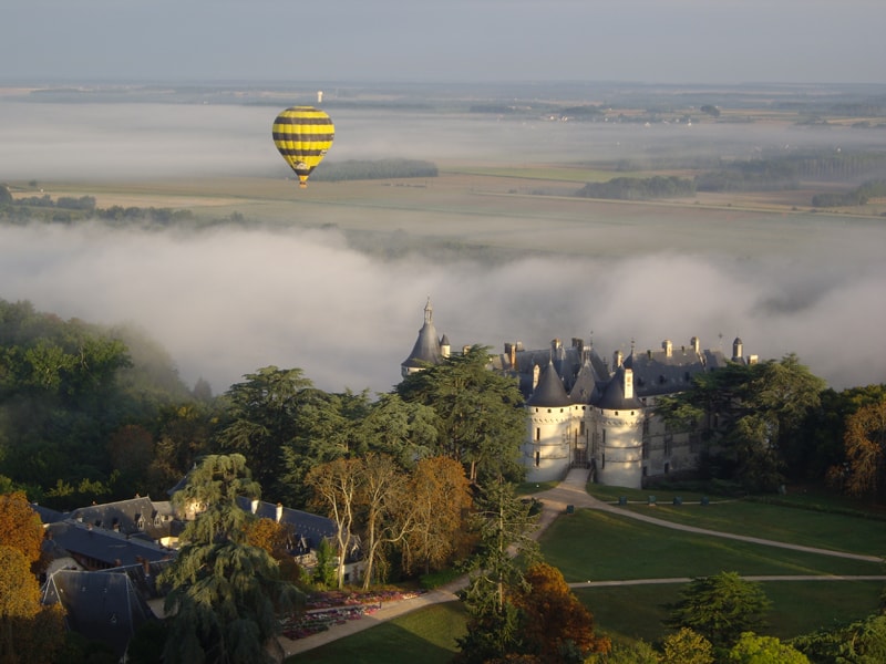 Survolez les châteaux de la Loire en montgolfière